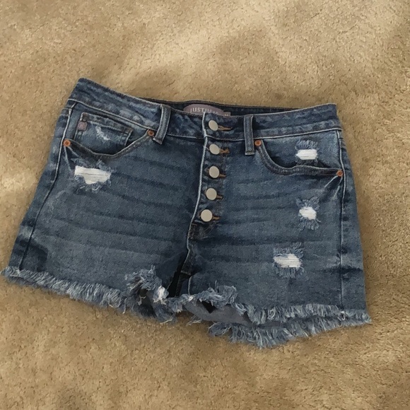 🎉HP!🎉 NWOT! Just USA Evelyn wash denim distressed frayed hem button fly shorts - Picture 8 of 16